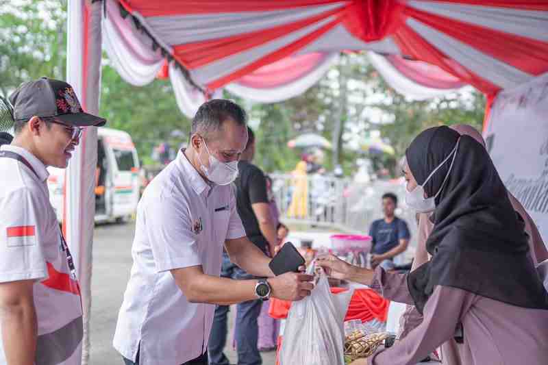 Kementerian BUMN-Telkom Gelar 1.000 Paket Sembako Murah Safari Ramadan di Kalsel