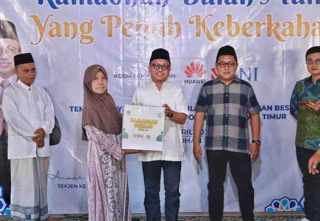 Gandeng Huawei dan BNI, Kemnaker Serahkan 1.500 Paket Sembako