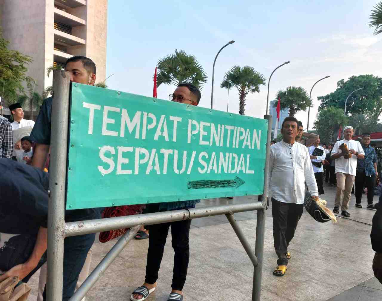 Masyarakat Berduyun-duyun Salat Ied di Masjid Istiqlal