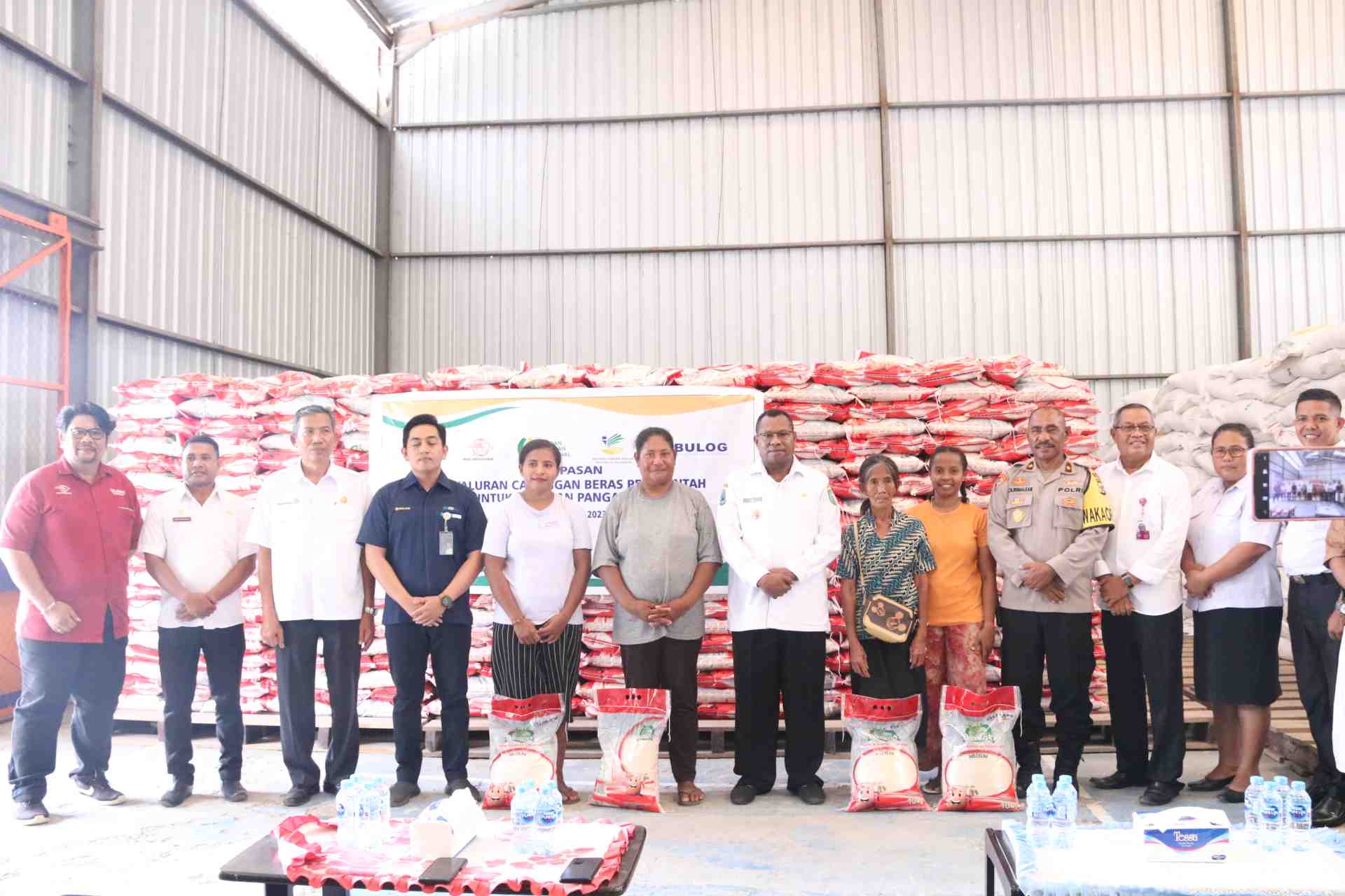 Wakil Bupati Berharap Bantuan Beras Pemerintah Menekan Rawan Pangan di Raja Ampat