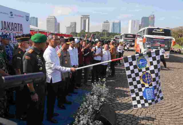 Pj Gubernur Heru Lepas Keberangkatan Mudik Gratis Jakarta 2023