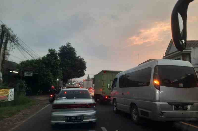 Tim Urai Jadikan Lalin di Simpang Jomin Ramai Lancar