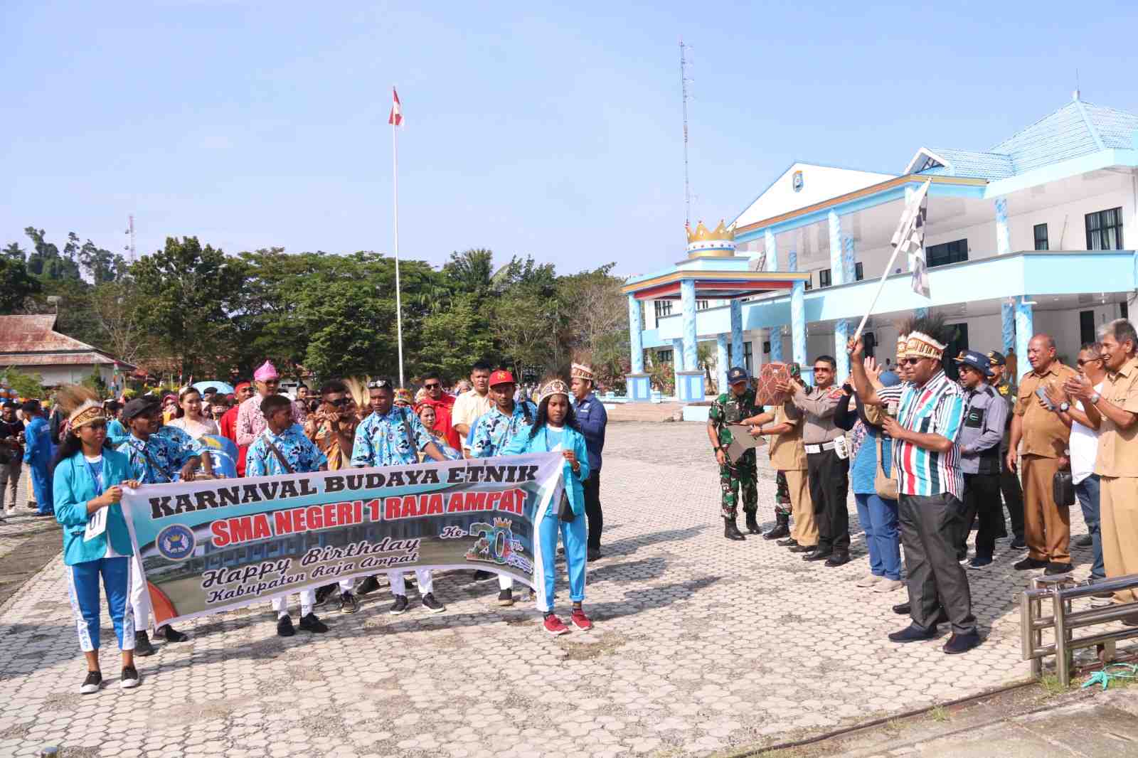 Karnaval Pembangunan dan Busana Etnik Meriahkan HUT ke-20 Raja Ampat