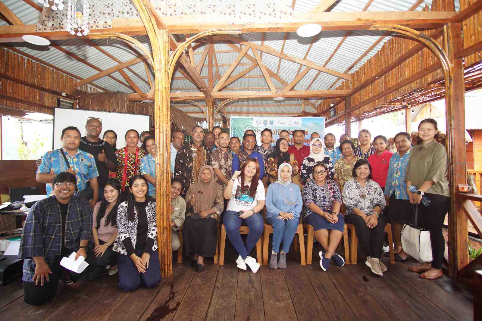 Pemangku dan Pelaku Usaha Wisata Dialog Wujudkan Visi Pariwisata Berkelanjutan di Raja Ampat