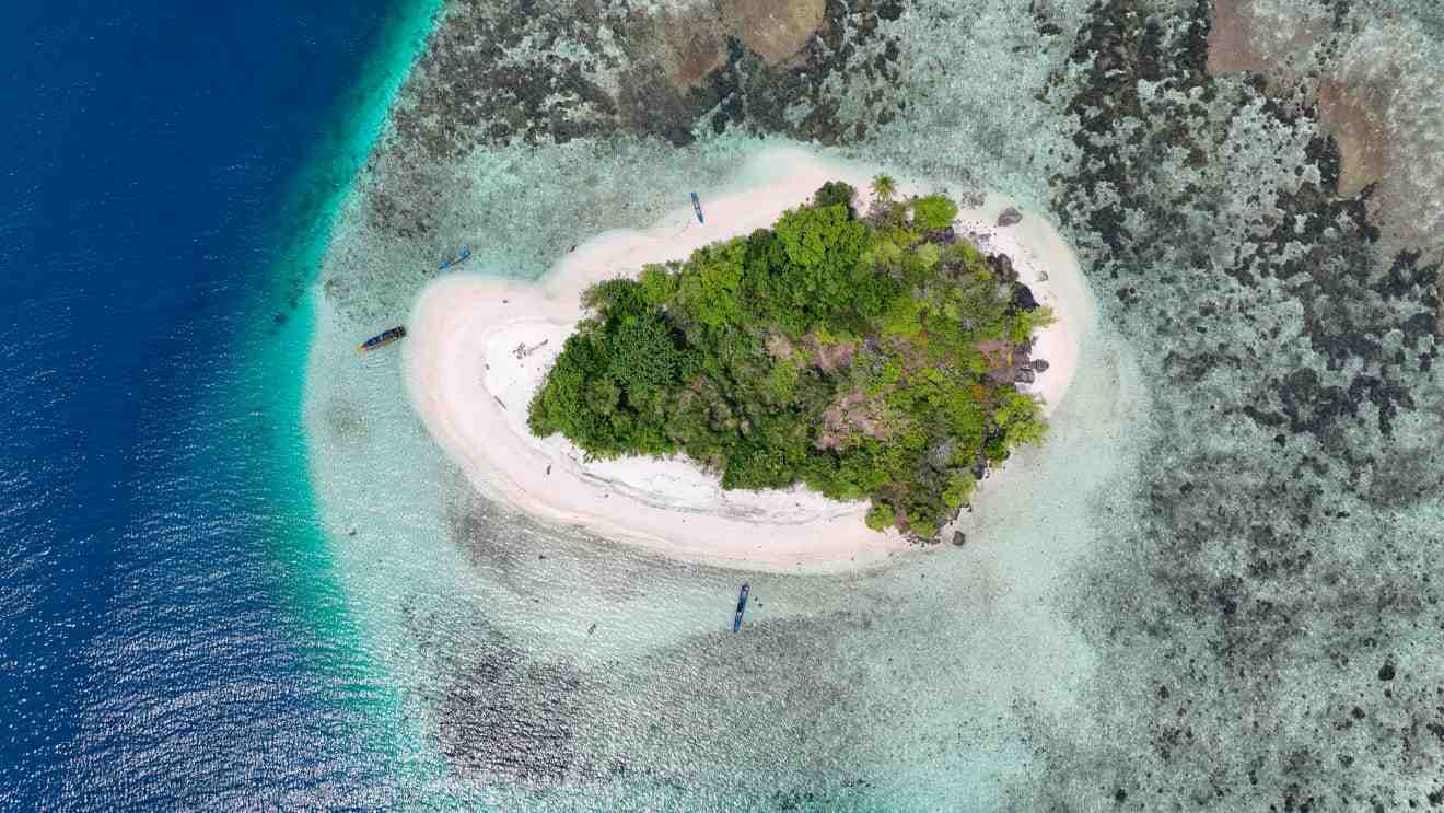 Pulau Guraici, Pintu Surga Tersembunyi  di Halmahera Selatan