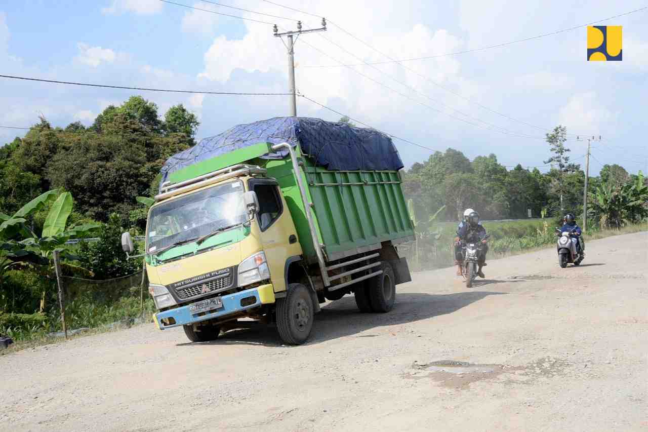 Melongok Perbaikan Jalan Rusak di Daerah