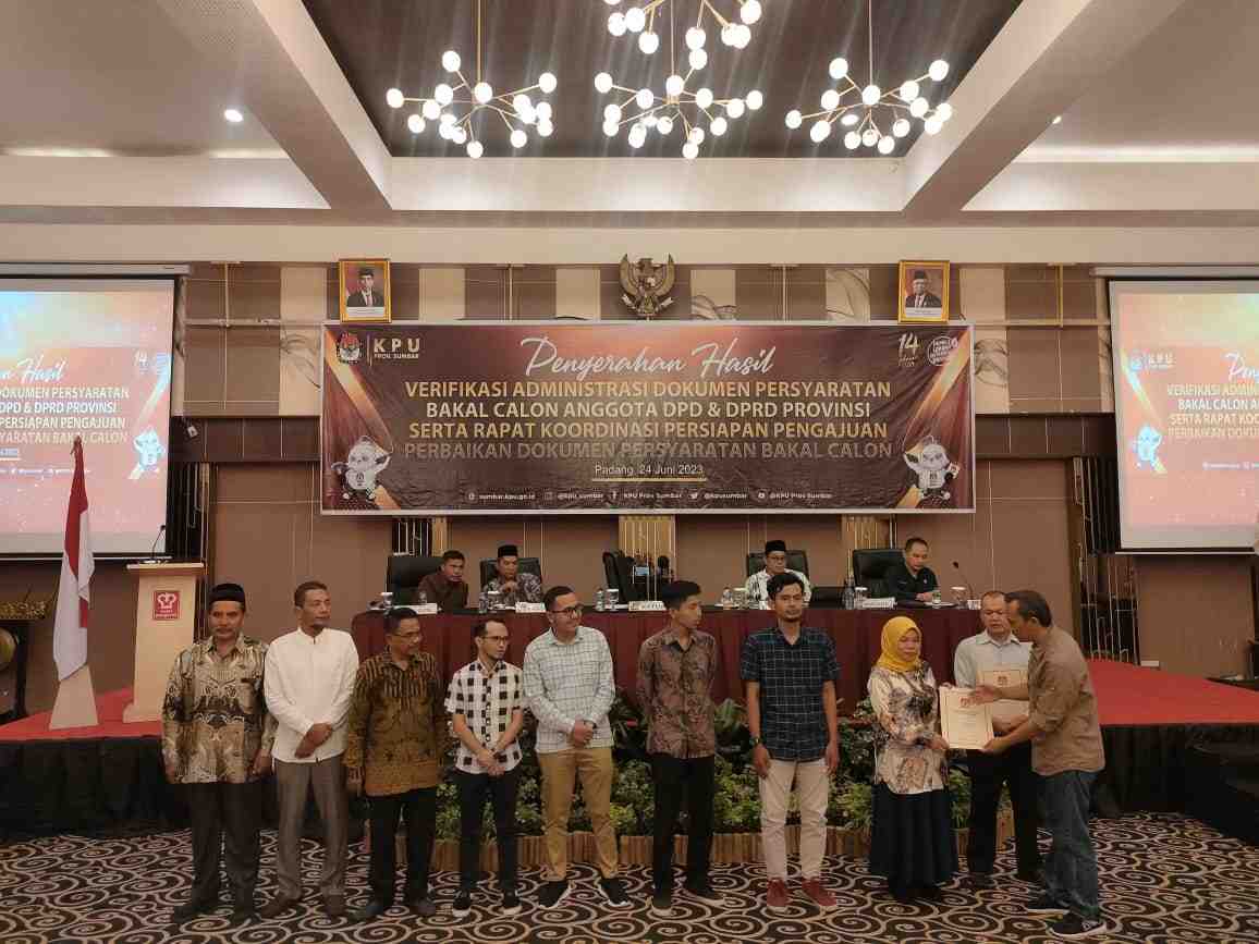 KPU Sumbar Serahkan Hasil Verifikasi Persyaratan Bacaleg 2024
