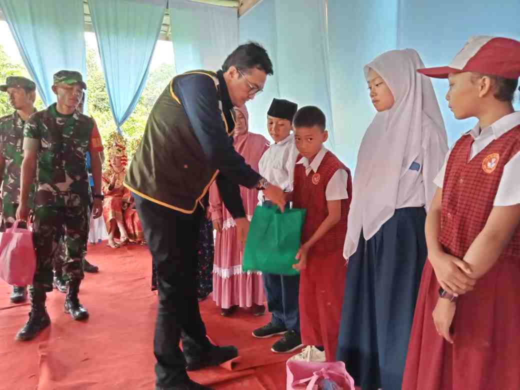 Karya Bakti TNI, Pemkab Muba - Kodim 0401 Muba Bangun Jalan Desa Ulak Embacang