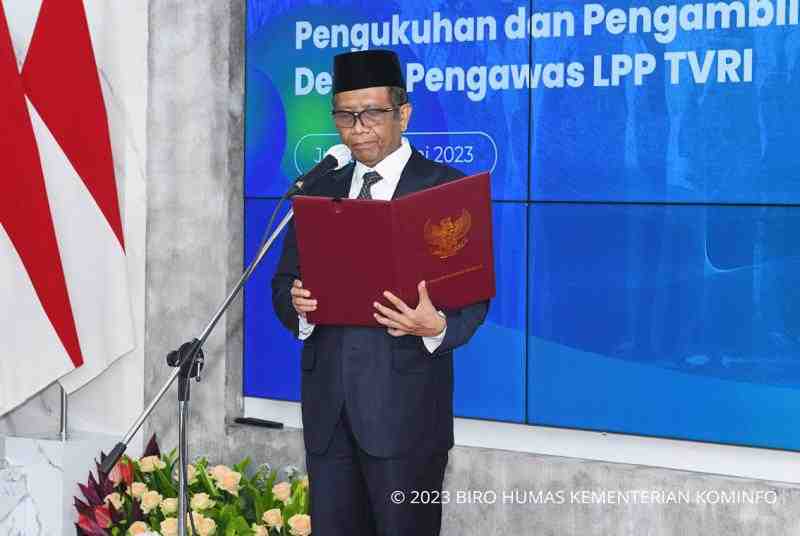 [SIARAN PERS] Menteri Mahfud Kukuhkan Komisioner KPI dan Dewas LPP TVRI