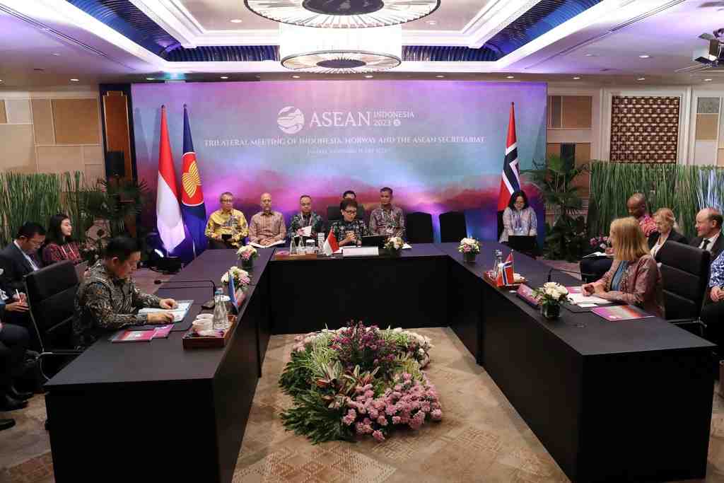 [SIARAN PERS] Menlu RI - Menlu Norwegia dan Sekjen ASEAN, Bertemu Bahas Isu Myanmar dan Transisi Energi
