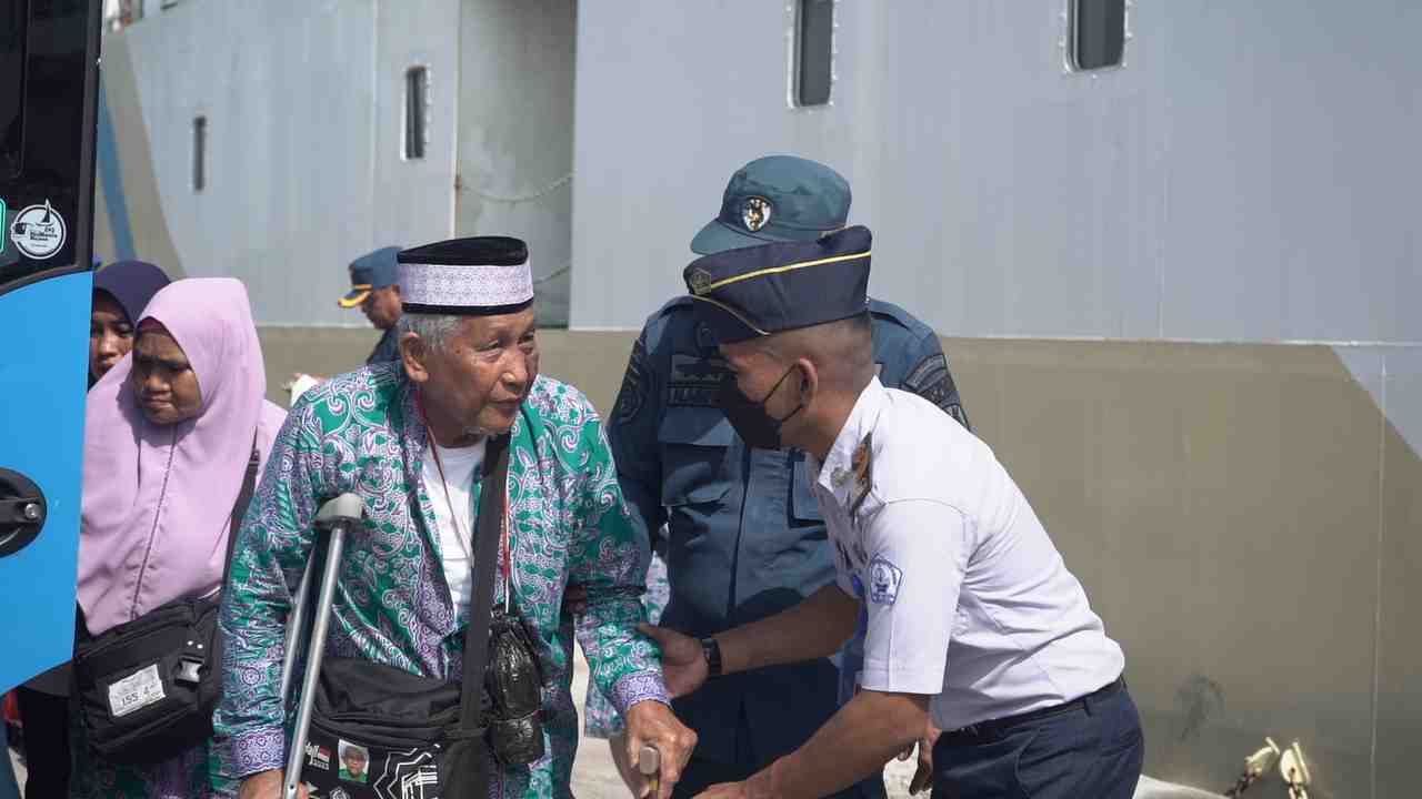 327 Jemaah Haji Tolitoli Gunakan Kapal Perintis Sabuk Nusantara 89
