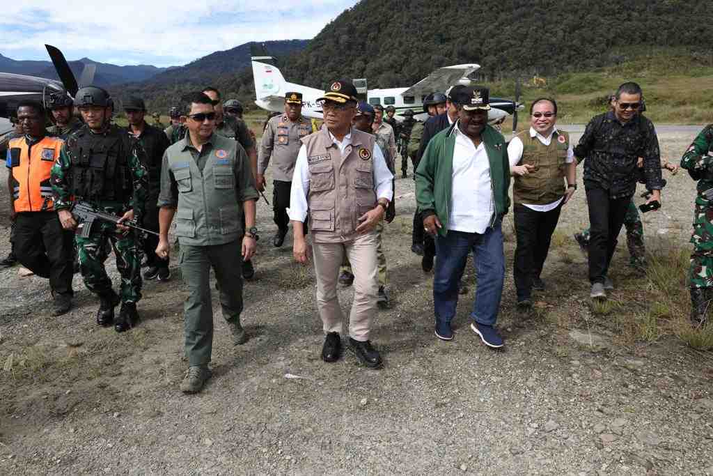 Menko PMK Terjun Langsung ke Lokasi Bencana Kekeringan di Kabupaten Puncak