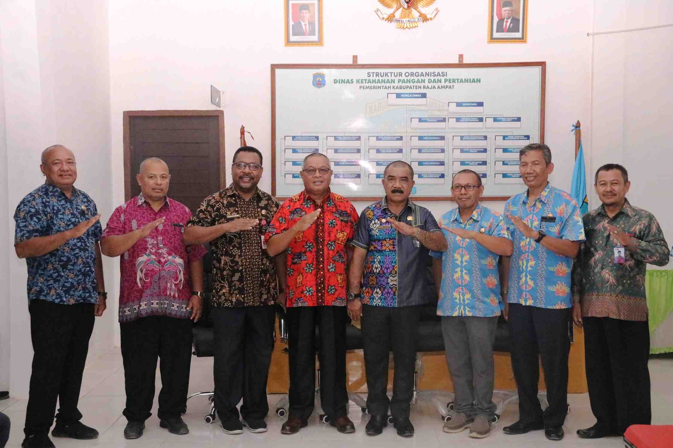 Resmikan Gedung Baru, Asisten I Setda Raja Ampat Harapkan ASN DKPP Jaga Ketahanan Pangan Daerah