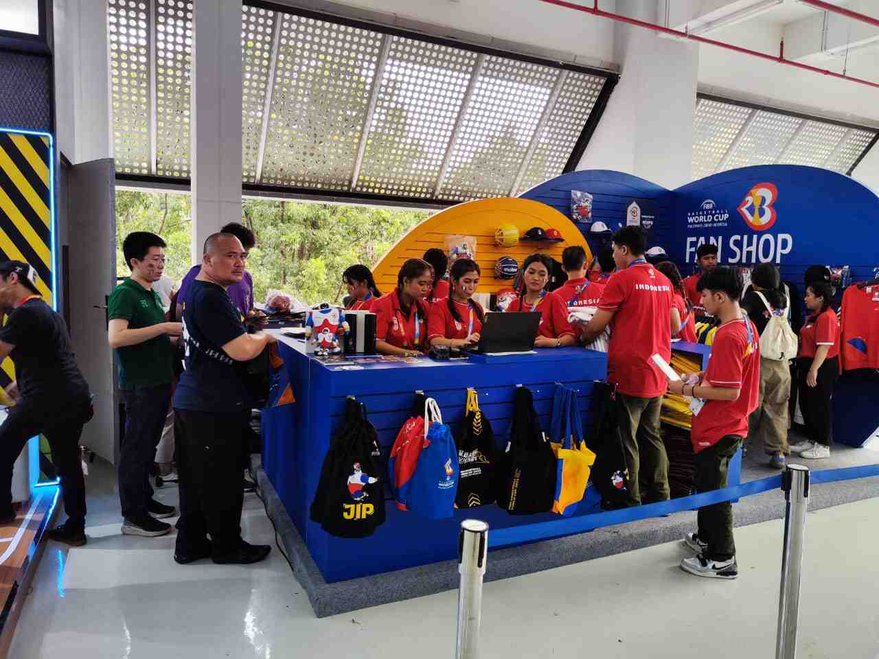 Merchandise FIBA World Cup 2023 Diserbu  Penonton, Bola Basket Edisi Khusus Paling Laku