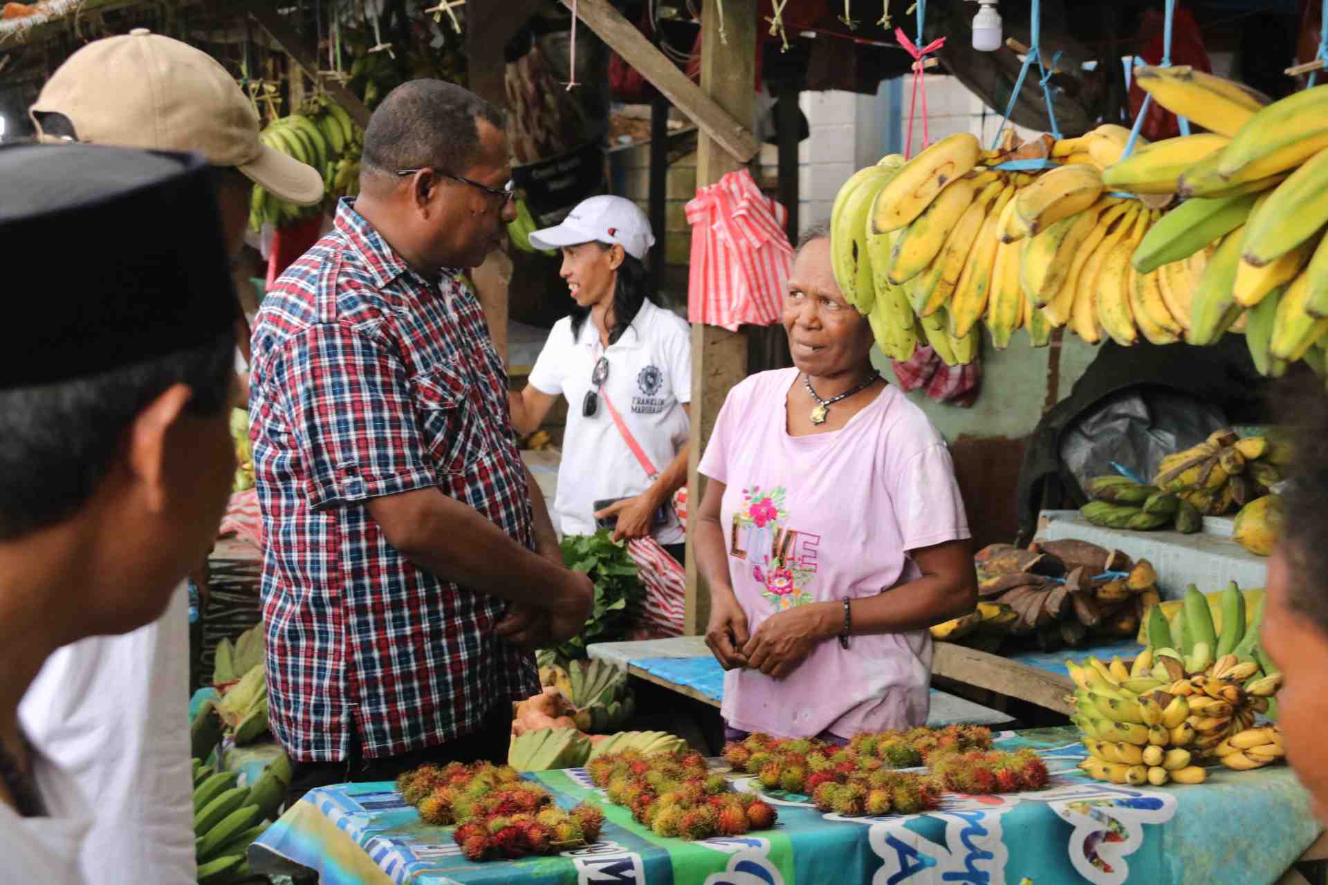 Launching Gemar Papeda, Wabup ORI Borong Jualan Mama Papua