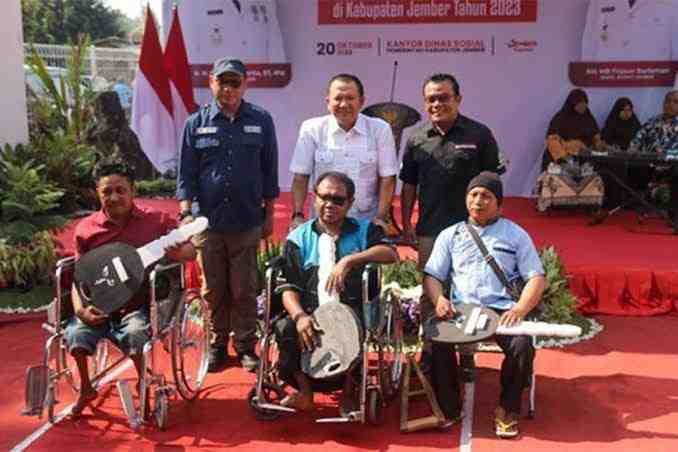 Kemensos Salurkan Bantuan bagi Penyandang Disabilitas di Jember