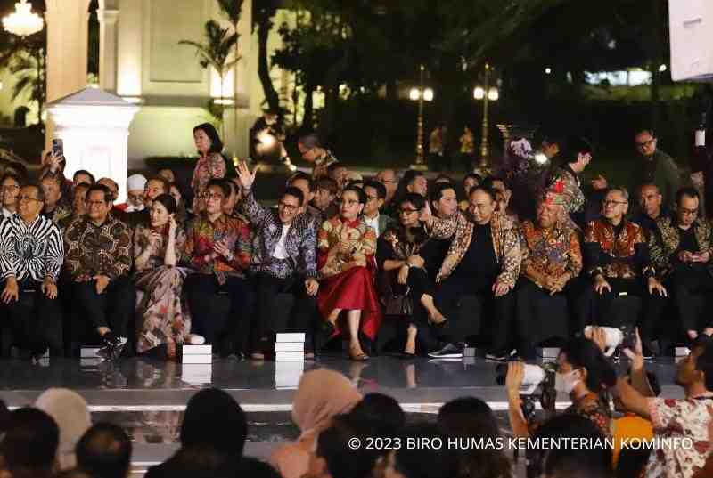 [SIARAN PERS] Gemar Pakai Batik, Menkominfo  Tekankan Nilai Filosofis