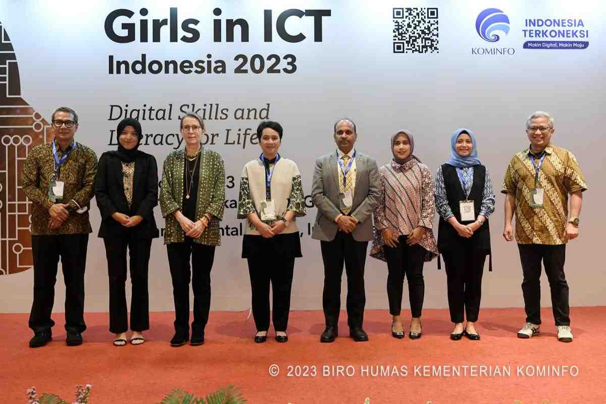 [SIARAN PERS] Sekjen Kominfo Dorong Perempuan Indonesia Kuasai STEM dan Literasi Digital