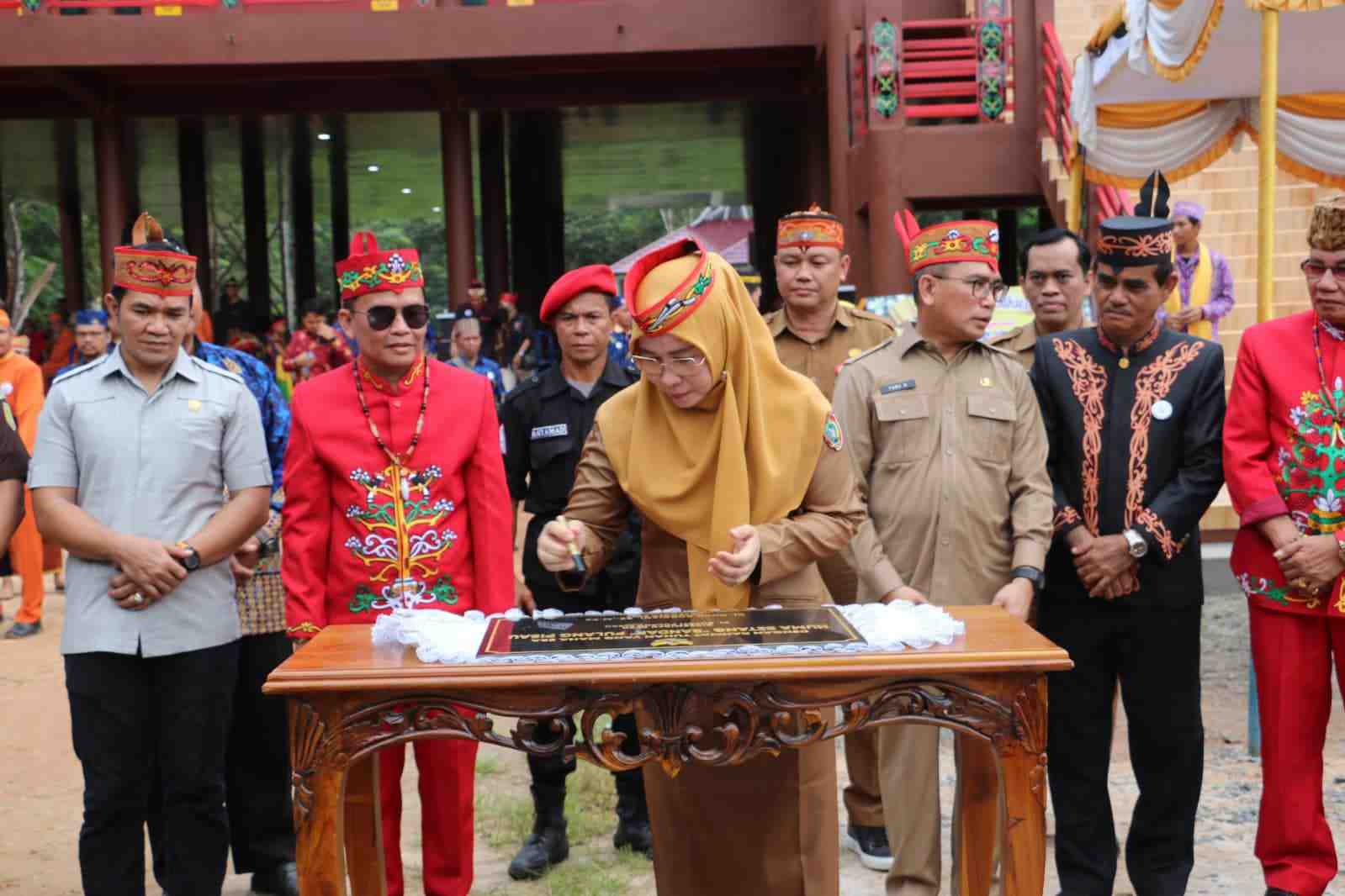 Pj. Bupati Resmikan Huma Betang Bandar Pulang Pisau