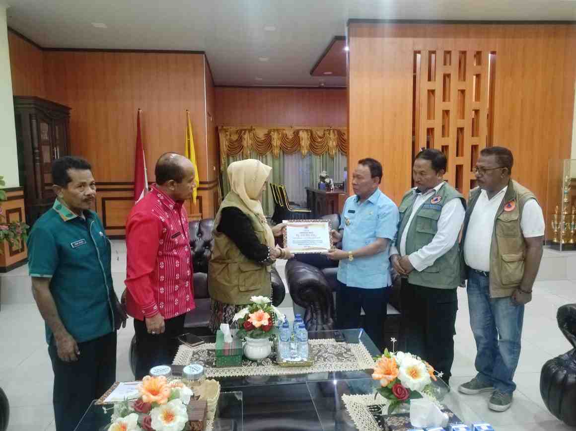 BNPB Serahkan Dukungan Operasional Penanganan Darurat Gempa NTT 