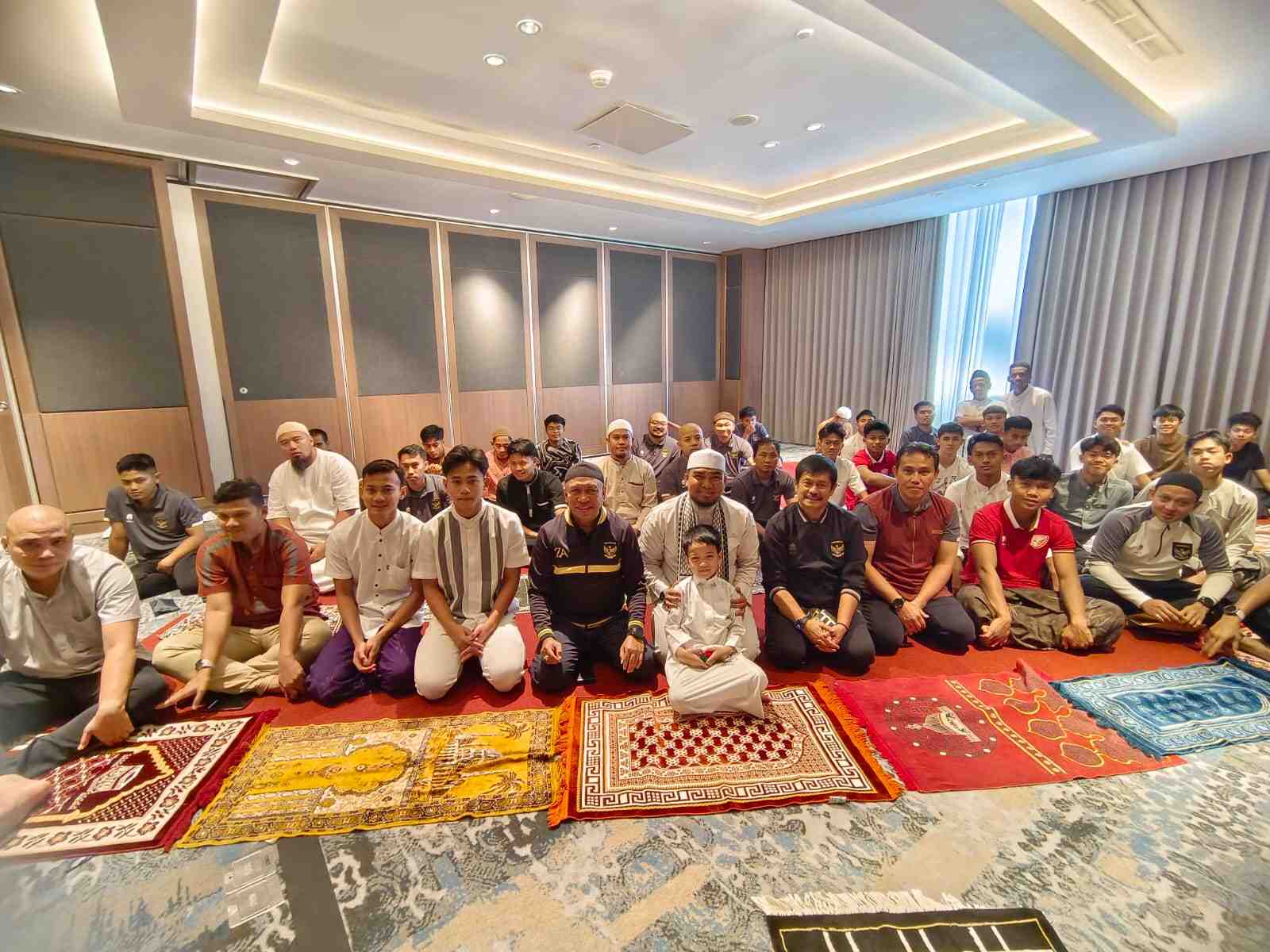 Timnas Indonesia U-17 Salat Jumat Bersama sebelum Tanding Lawan Ekuador