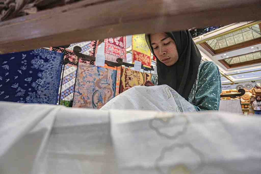 Pendapatan Pedagang Batik Dua Kali Lipat saat Gelaran Piala Dunia U-17 2023