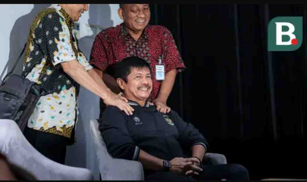 Direktur Teknik PSSI Sempatkan Pijat di Pusat Informasi Piala Dunia U-17 Kominfo