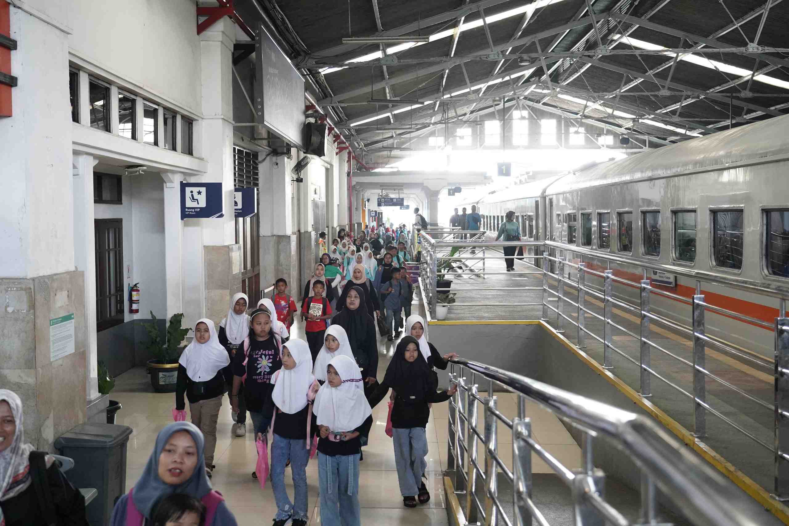 Seminggu Periode Libur Natal 2023 Penumpang KAI Tembus 1,4 Juta dan Okupansi 120 Persen