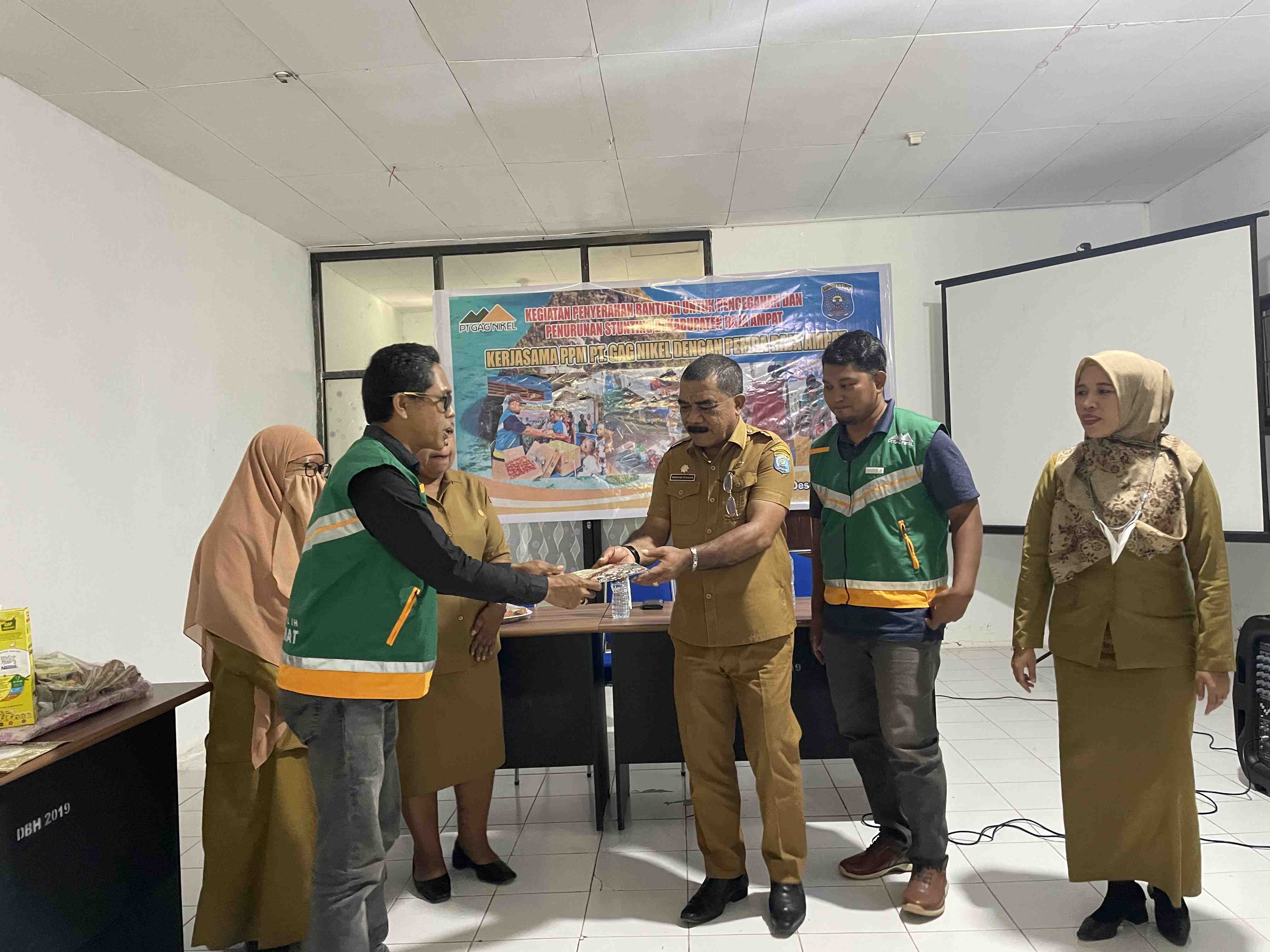 PT Gag Nikel Serahkan Bantuan Pencegahan dan Penurunan Stunting ke Pemda Raja Ampat