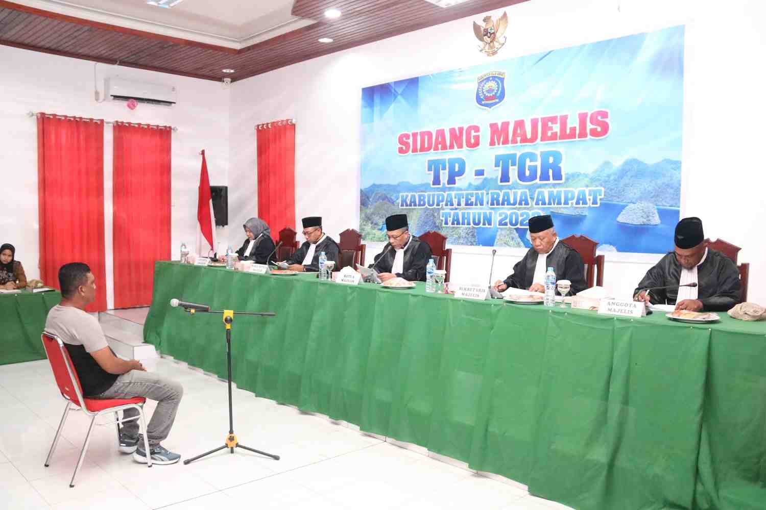 Pulihkan Keuangan Daerah Rp8 Miliar,  Majelis Pertimbangan TP-TGR Raja Ampat Sidangkan Sepuluh Terperiksa
