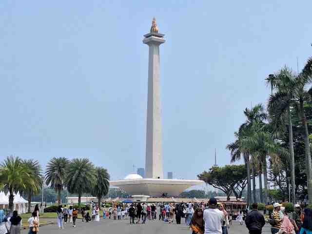 Libur Nataru 2023, Monas Dipadati Pengunjung