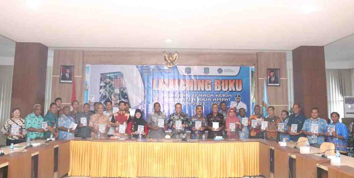 Disnakertrans Launching Buku RTK Raja Ampat 2023-2026