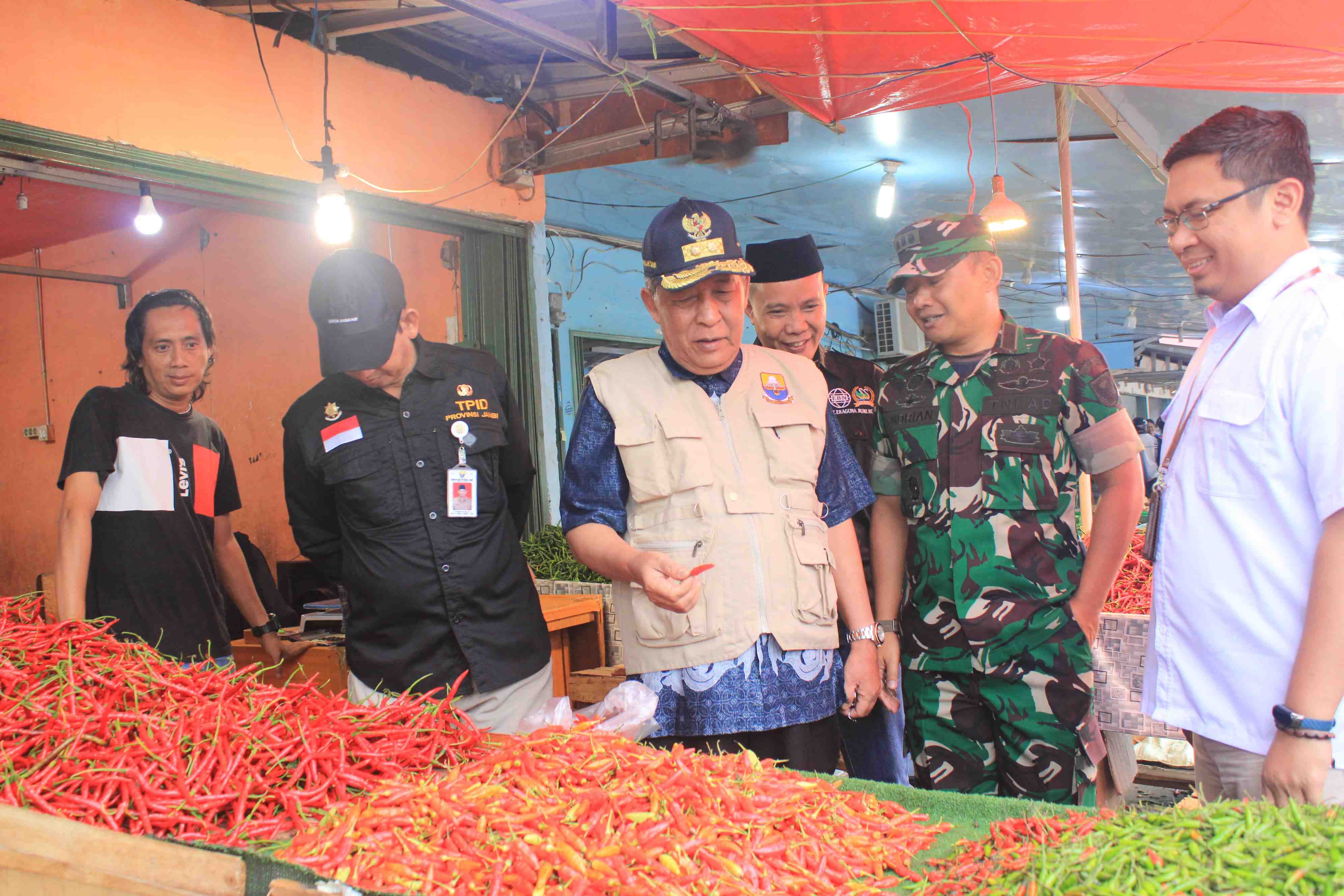 Jelang Natal dan Tahun Baru 2024, Wagub Sani Sidak Pasar, Pastikan Harga Bahan Pokok Stabil dan Stok Aman