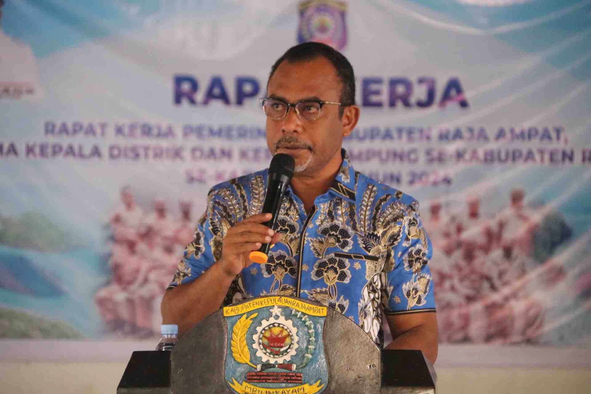 Buka Raker, Bupati Ingatkan Kepala Kampung Untuk Bertanggungjawab Dan Kelola ADD Dengan Baik