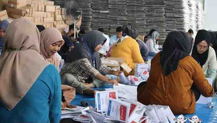 KPU Padang Mulai Lipat dan Sortir Surat Suara Pemilu 2024