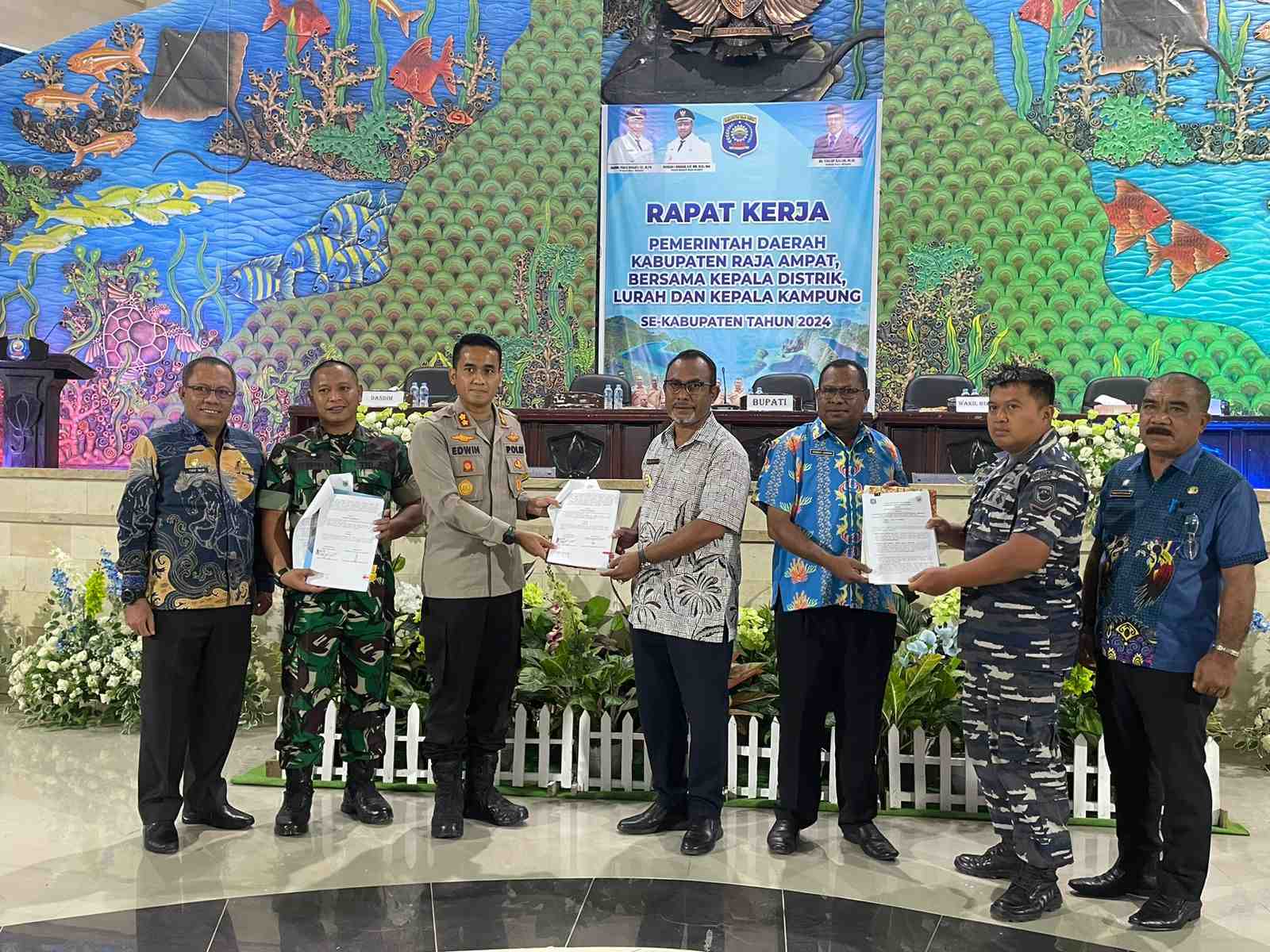 Pemda dan Pihak Keamanan Tanda Tangani Perjanjian Hibah Sukseskan Pemilu 2024 di Raja Ampat