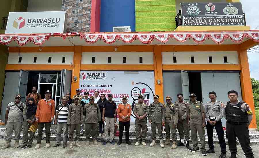 Satpol PP Raja Ampat Tertibkan  189 Alat Peraga Kampanye Pemilu di Kota Waisai