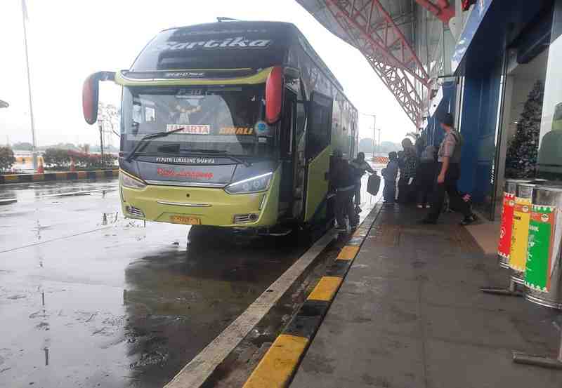 Puncak Arus Balik Balik Kedua Nataru di Terminal Pulogebang Tembus 3.000 Penumpang