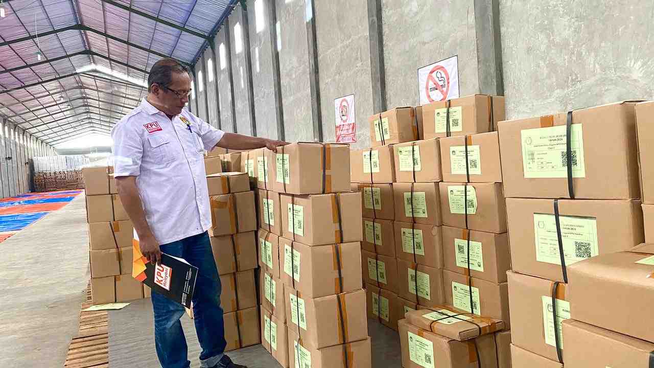 Ratusan Surat Suara DPRD Sudah Datang di Gudang KPU Batang