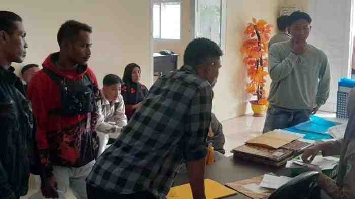 Jelang Pemilu, Warga Halmahera Timur Antre Bikin e-KTP