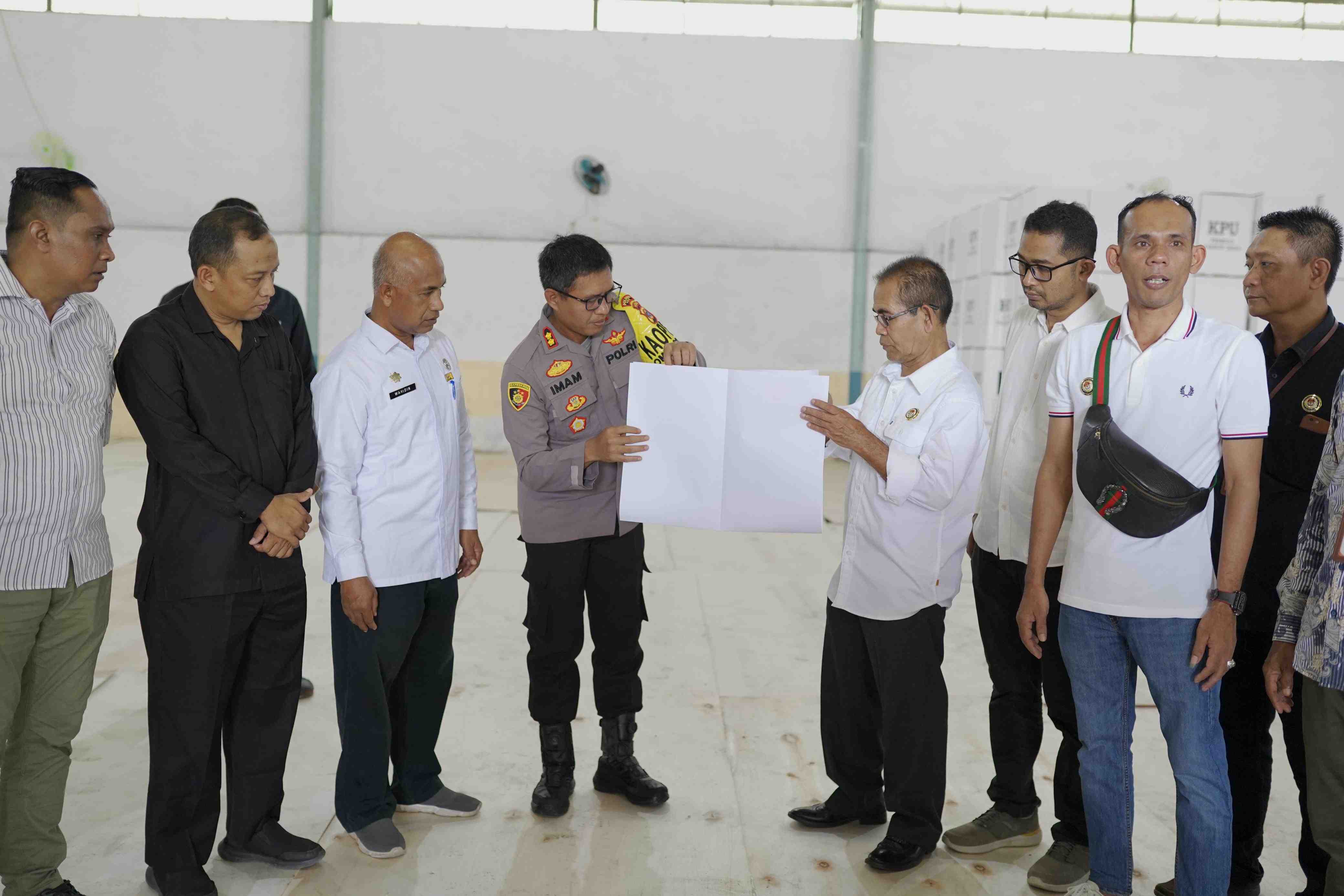 Forkopimda Pidie Tinjau Pelipatan Surat Suara di Gudang Logistik KIP Pidie