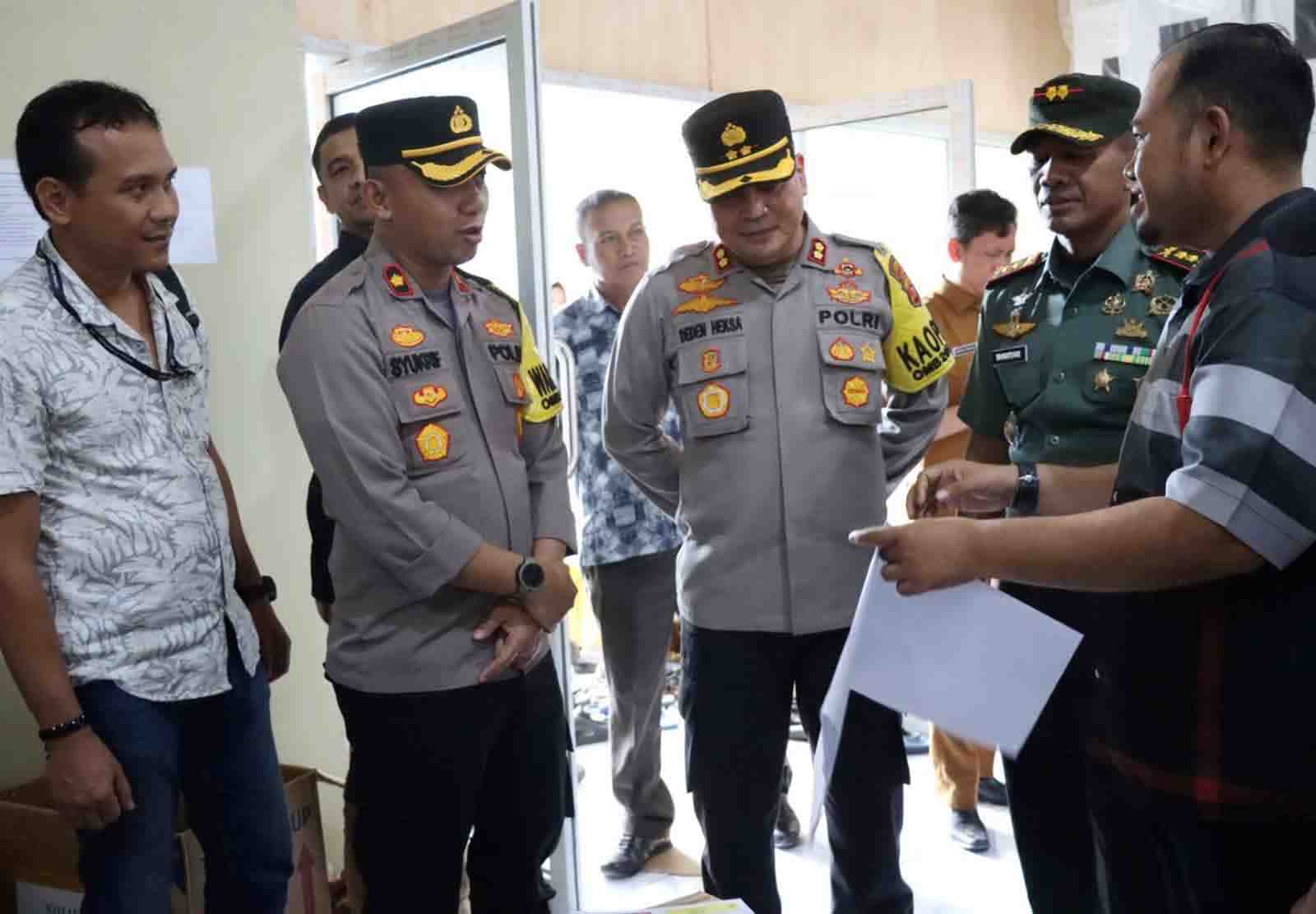 Kapolres Aceh Utara Tinjau Proses Sortir Surat Suara Pemilu