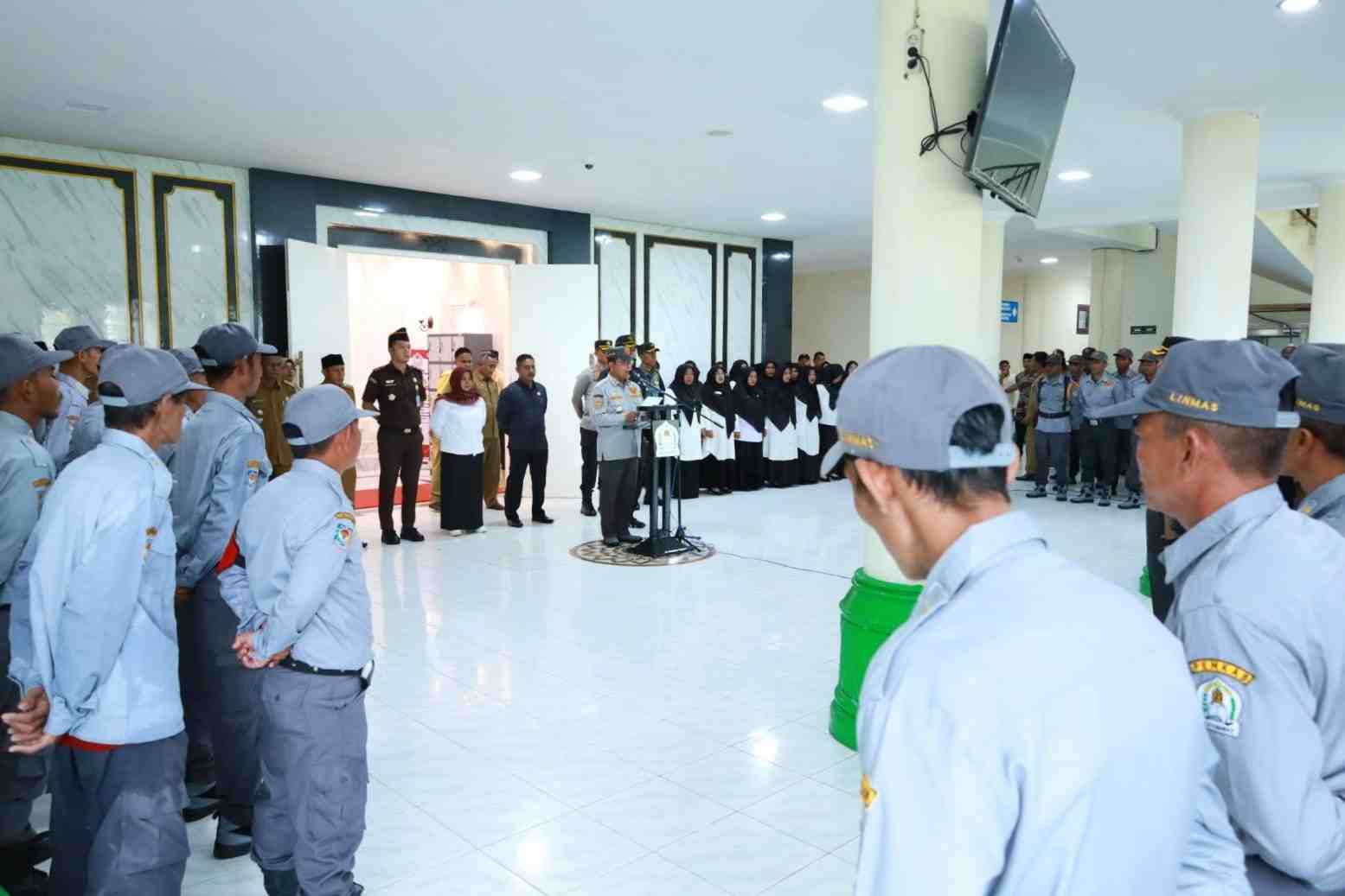 Pj Bupati Mahdi Pimpin Apel Satlinmas Pemilu