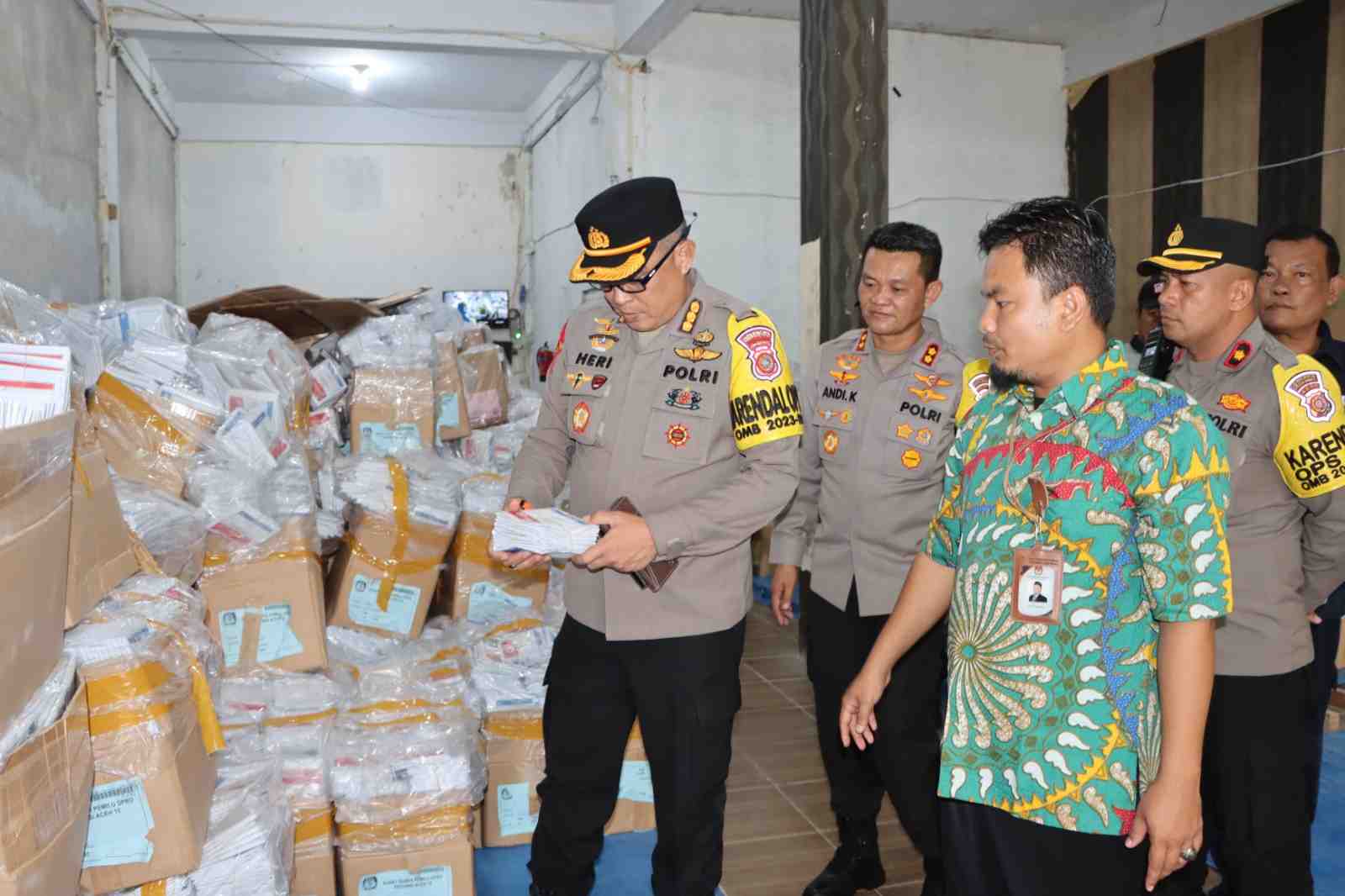 Jelang Pemilu 2024, Karo Ops Polda Aceh Cek Gudang Logistik