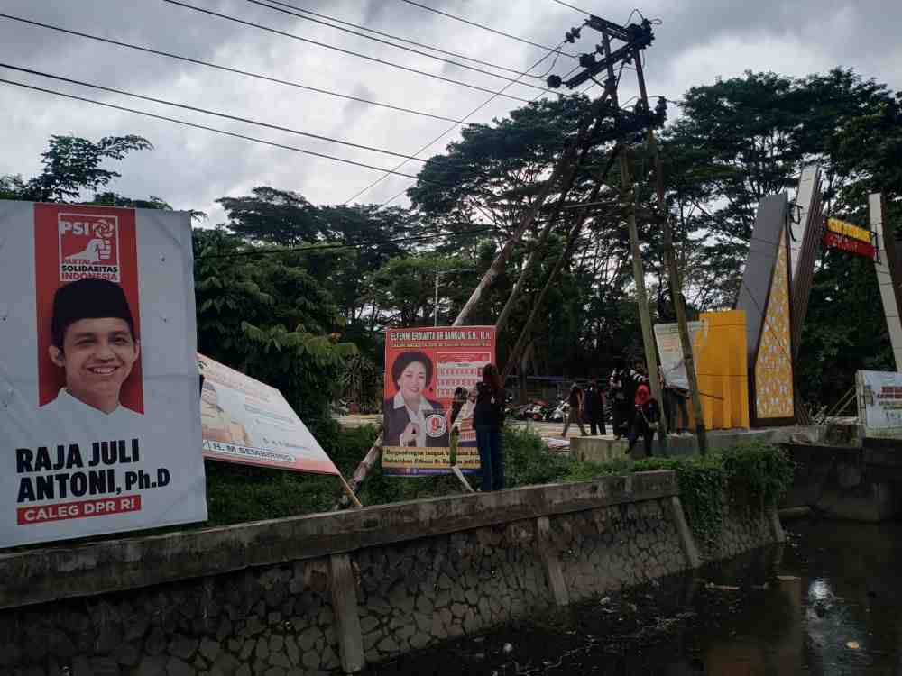Masuk Masa Tenang, Bawaslu Pekanbaru Tertibkan APK Kampanye