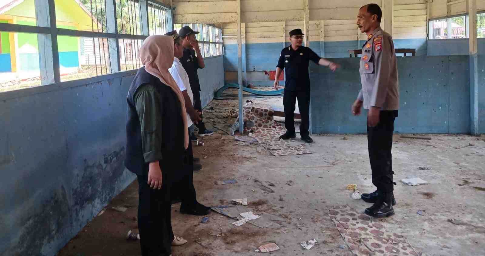Kapolsek Setia Bakti bersama Forkopimcam Pastikan Kesiapan Lokasi TPS Pemilu 2024