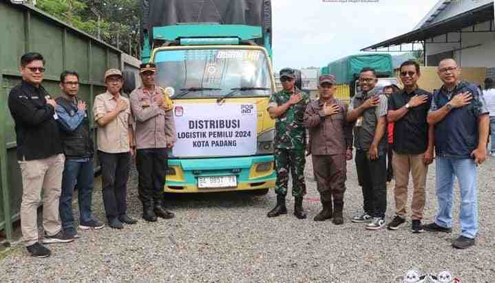 KPU Distribusikan Logistik Perdana ke Lima Kecamatan di Padang