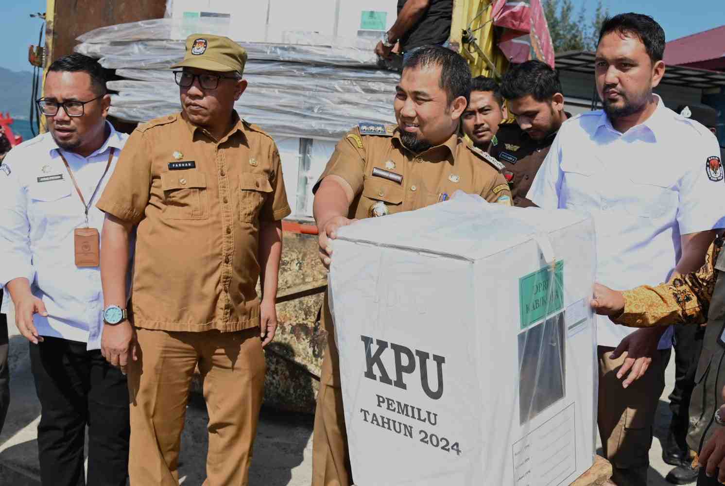 Pj Bupati Aceh Besar Tinjau Distribusi Logistik Pemilu ke Pulo Aceh 