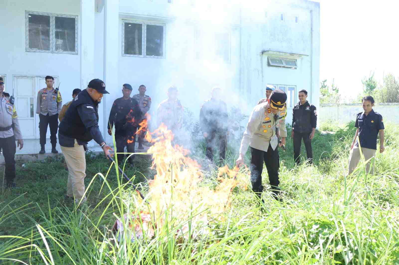 Wakili Pj BupatI Haili Yoga, Plt Asisten 1 Ikut Musnahkan Surat Suara Rusak