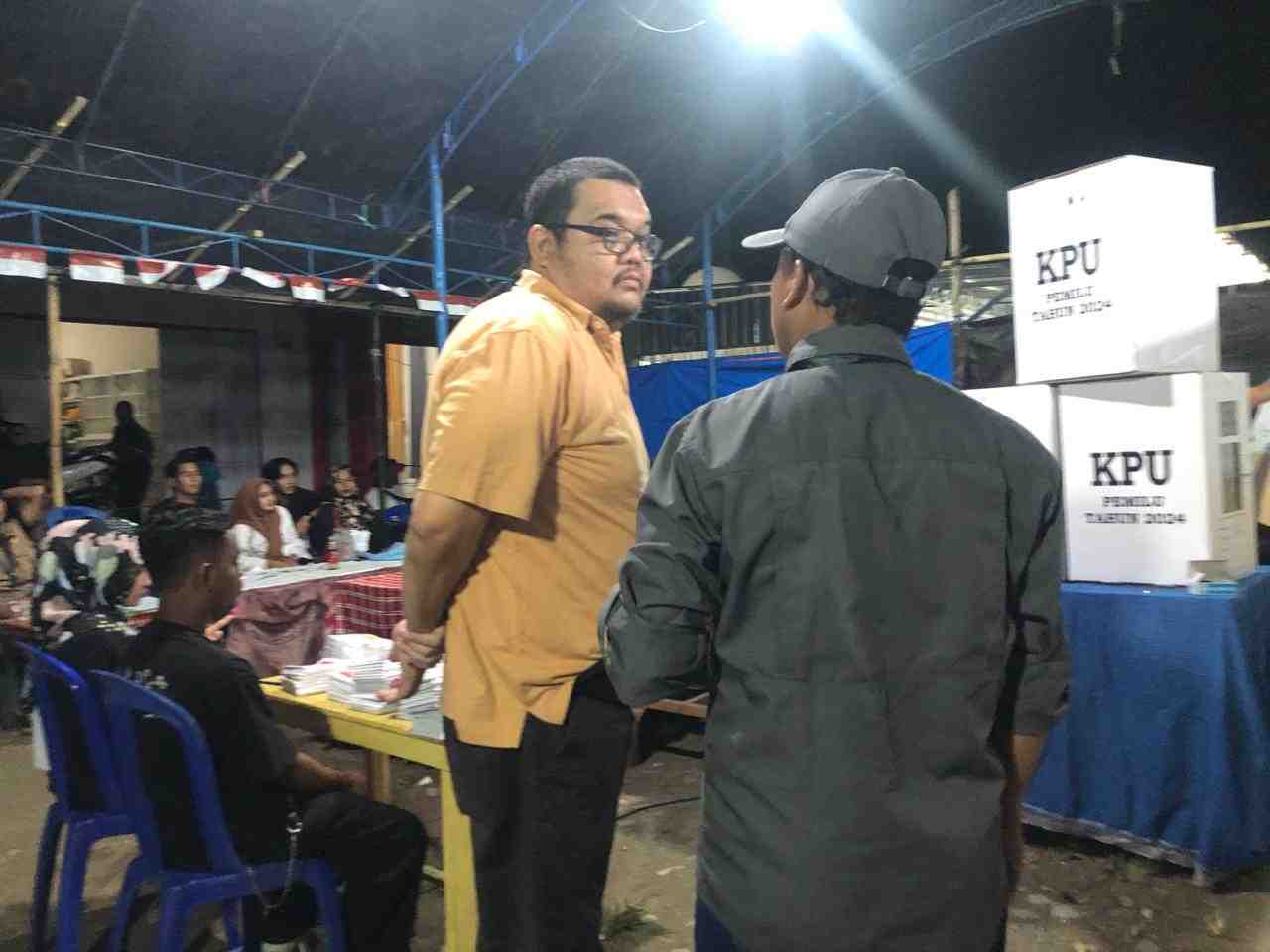 Pj Bupati Parimo Berkunjung ke Beberapa TPS